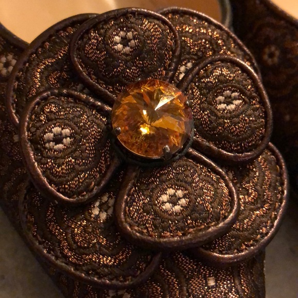 Isaac Mizrahi Violet Brocade Pumps - Picture 2 of 7